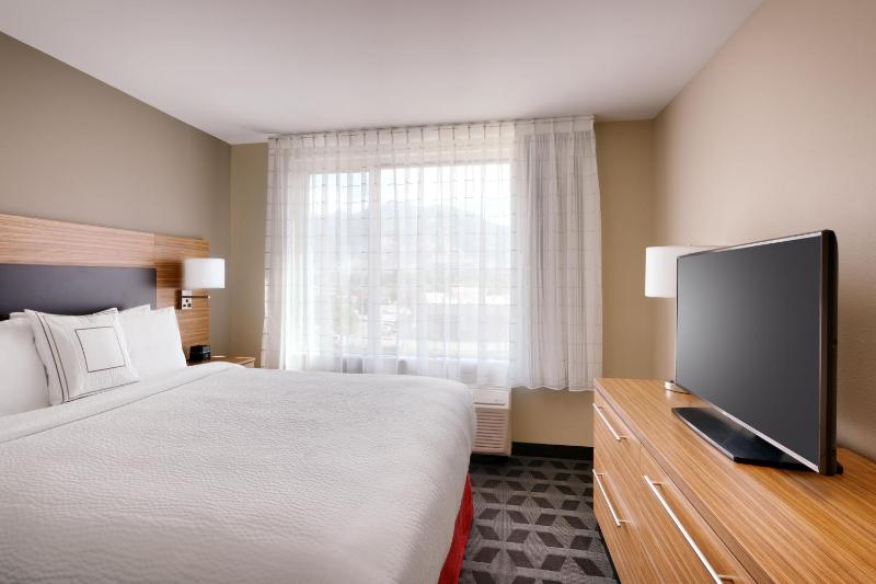 1 Bedroom Suite, 1 King, Sofa bed, City view image 1