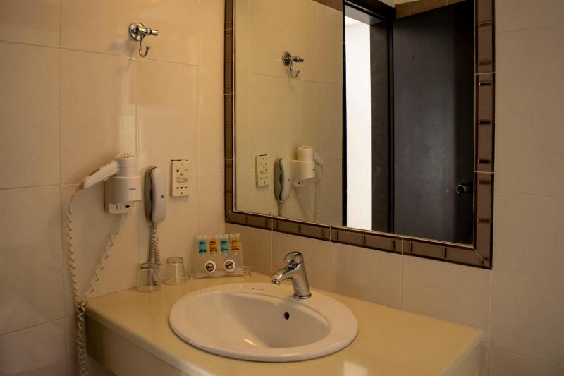 Standard Double Room image 3