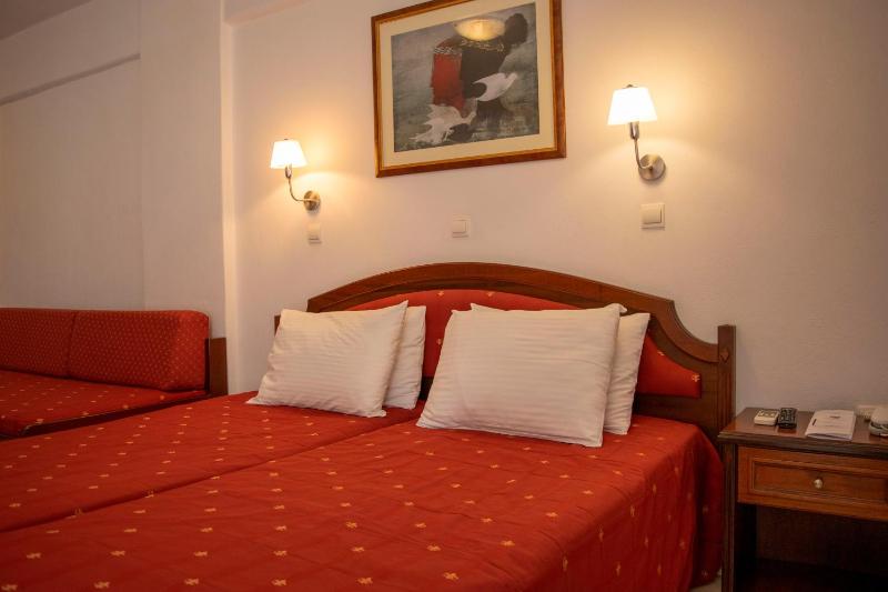 Standard Triple Room image 4