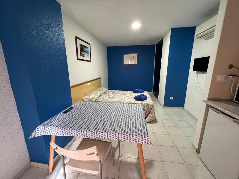Apartaments Monjardí - image 4