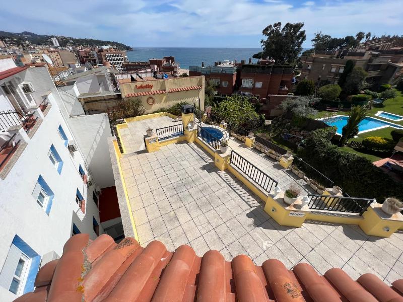 Apartaments Monjardí - image 26