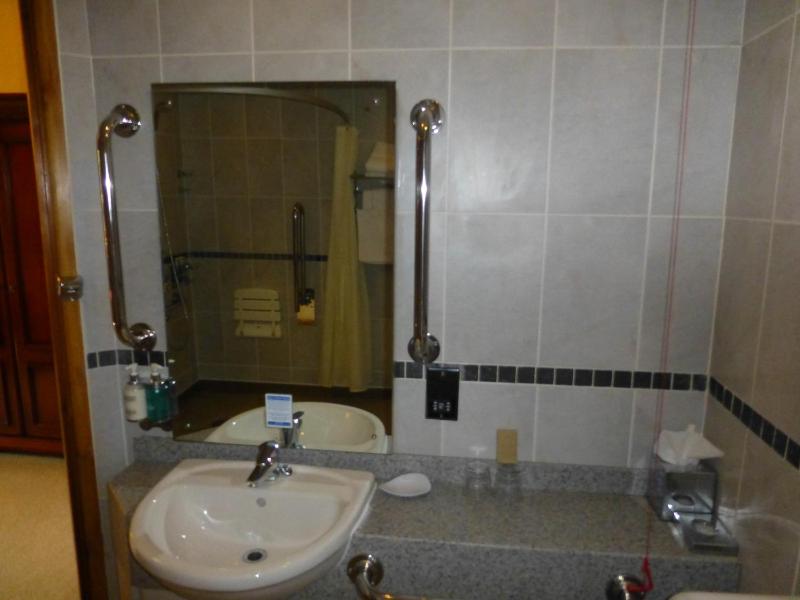 Twin Room - Disability Access image 2