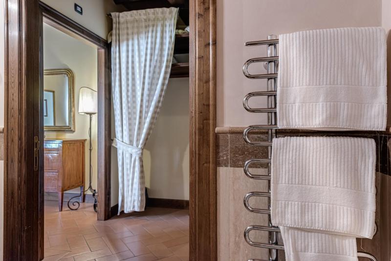 Double Room image 4
