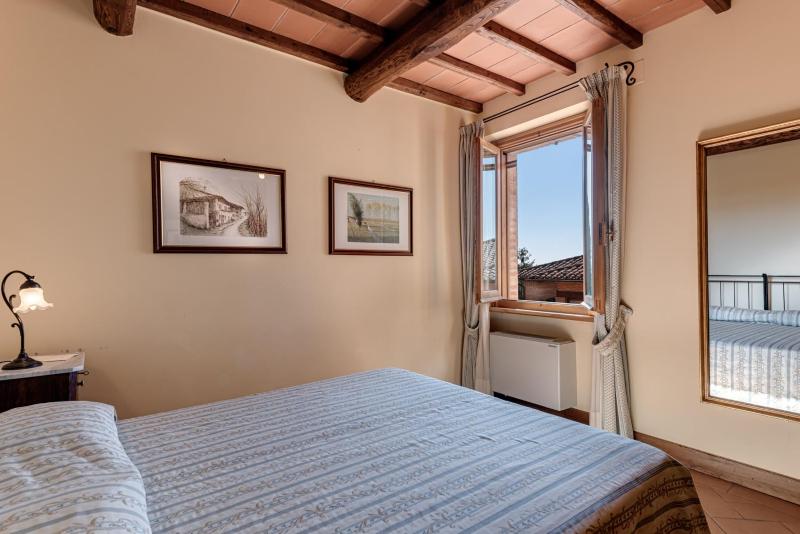 Double Room image 3