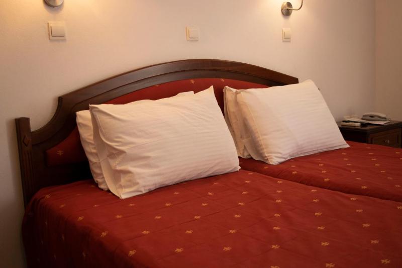 Standard Triple Room image 2