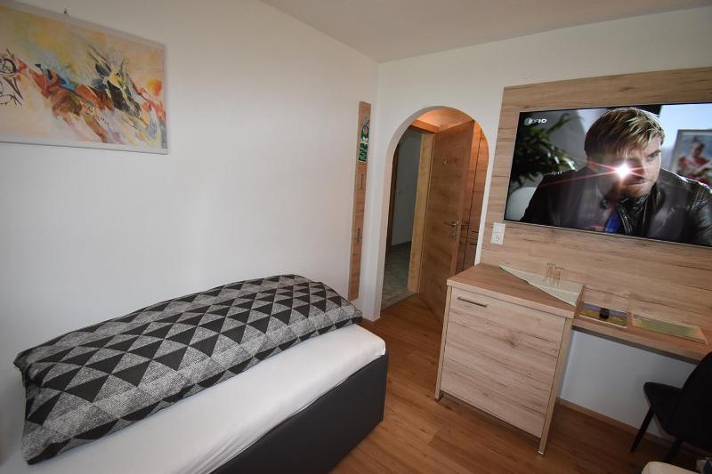 Budget Single Room image 1