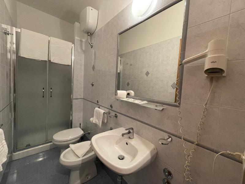 Single Room image 3