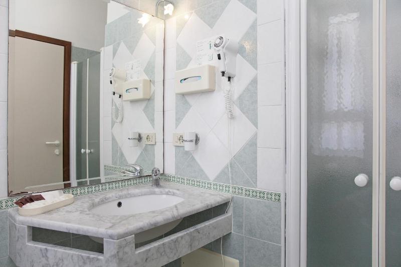 Hotel Elpiro - image 10