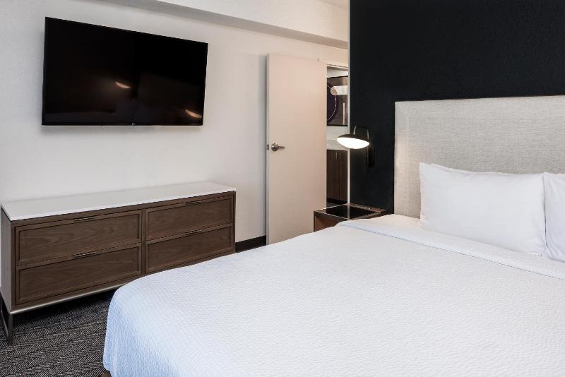 One-Bedroom King Suite with Sofa Beds image 1
