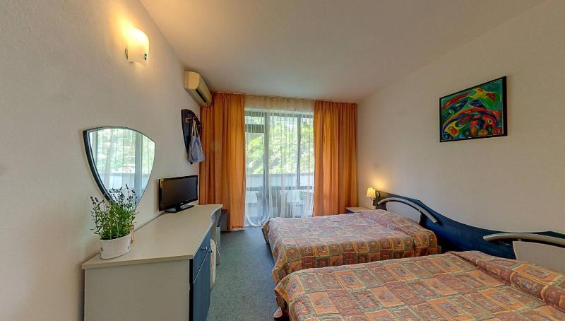 Twin Room with Pool View image 1