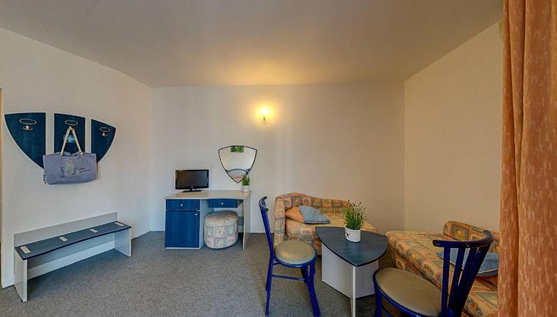 Family Room (2 Adults + 2 Children) image 4