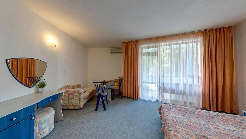 Family Room (2 Adults + 2 Children) image 3