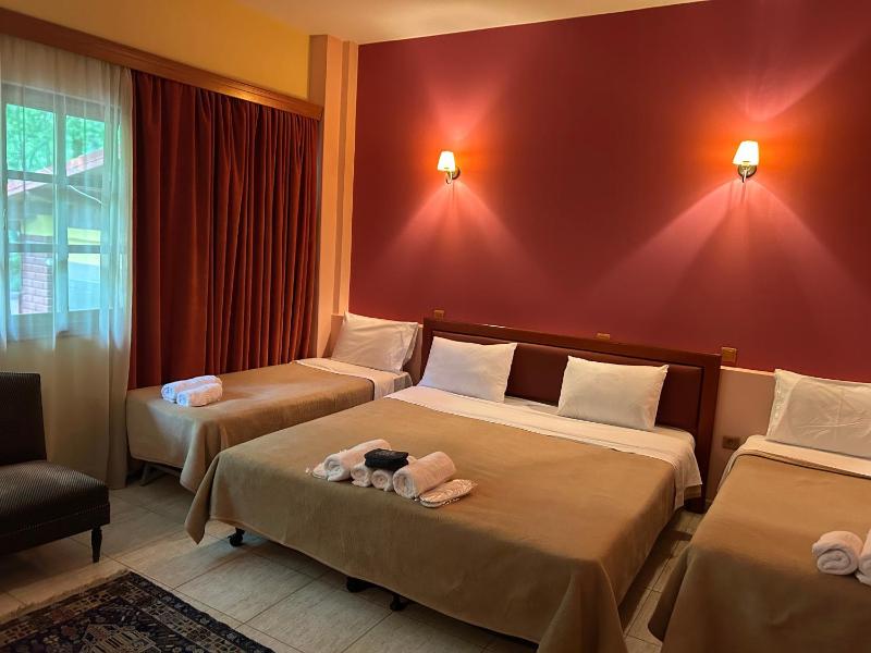 Quadruple Room image 1