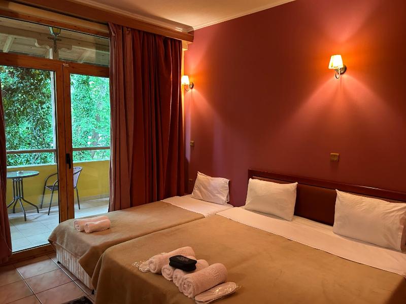 Quadruple Room image 2