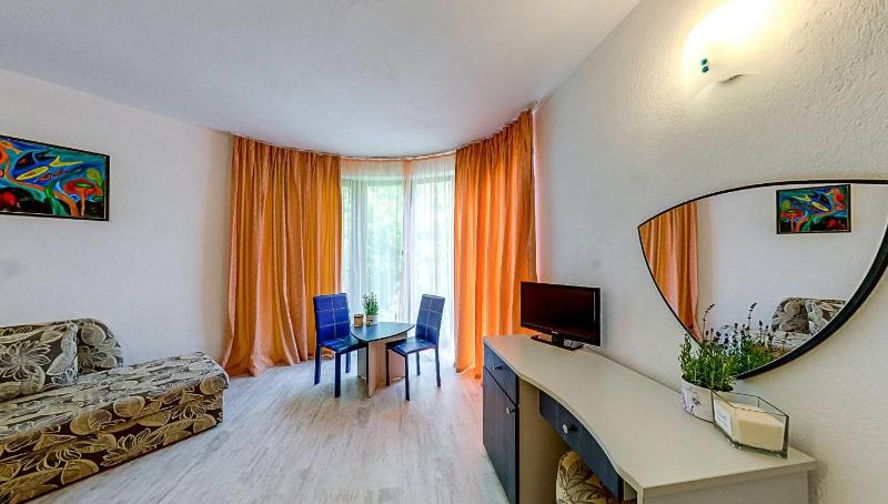 One-Bedroom Suite image 4