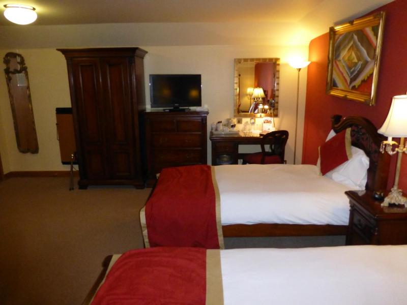Family Room image 3