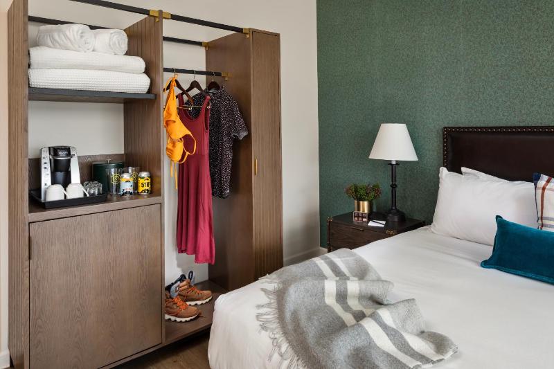 King Room image 2