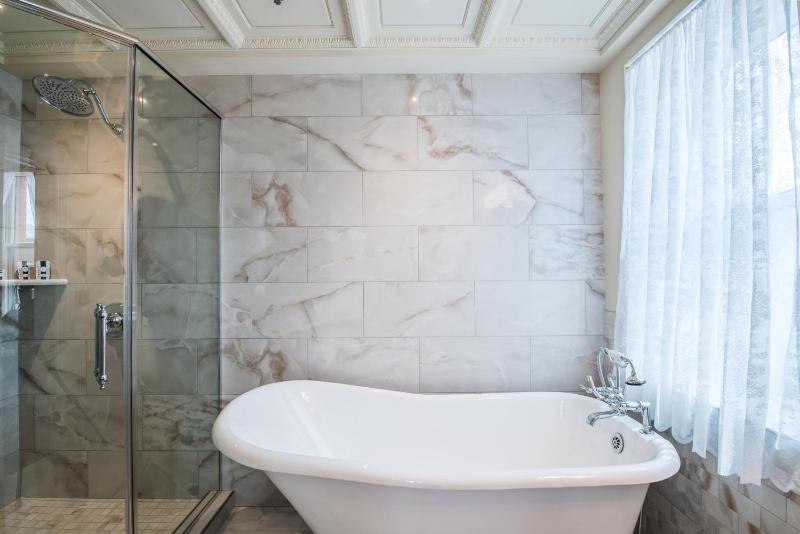 Grand Queen Room image 3