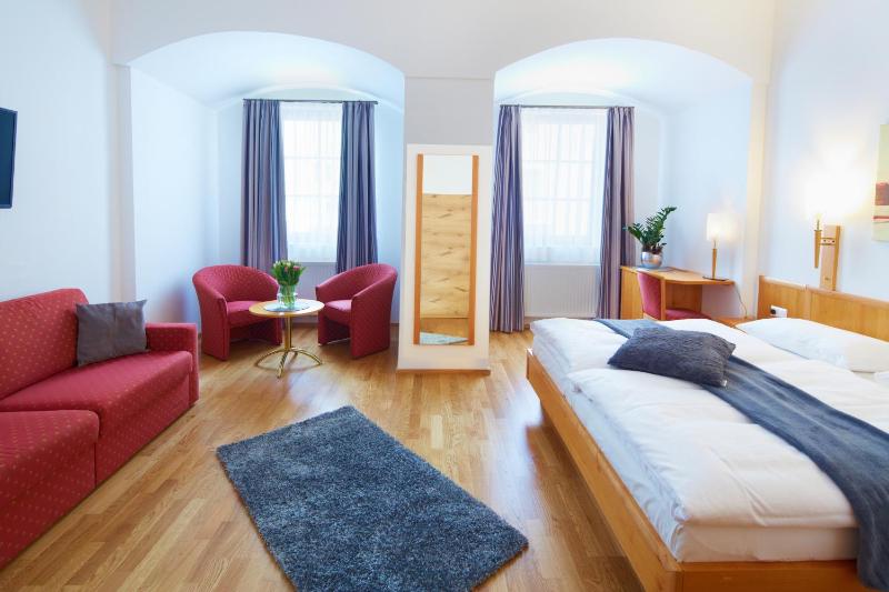 Large Deluxe Double Room  image 4