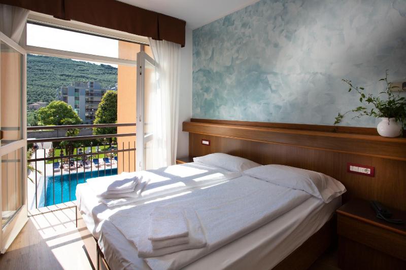 Standard Double or Twin Room image 1