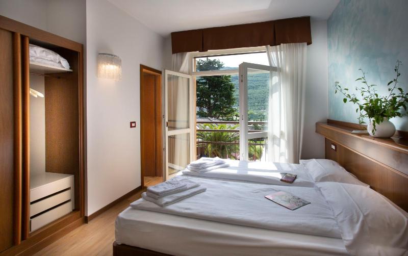 Standard Double or Twin Room image 3