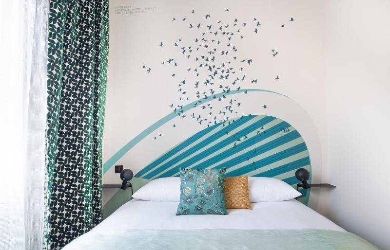 Single Room (Big bed) with Garden View image 4
