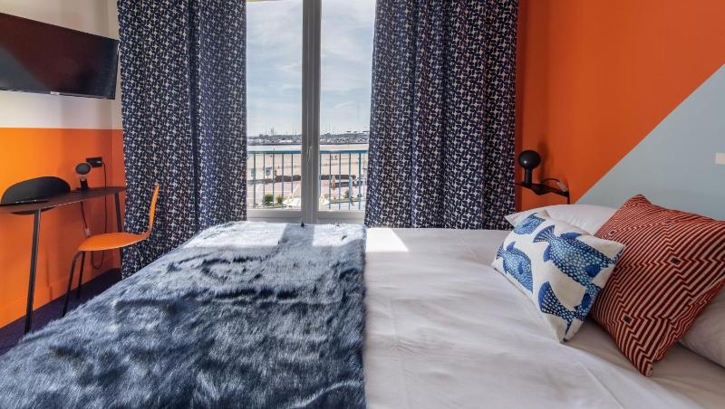 Deluxe Double Room with Balcony and Sea View image 4