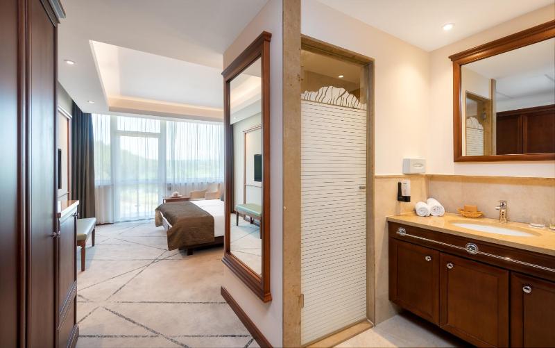 Double Room with Balcony image 1