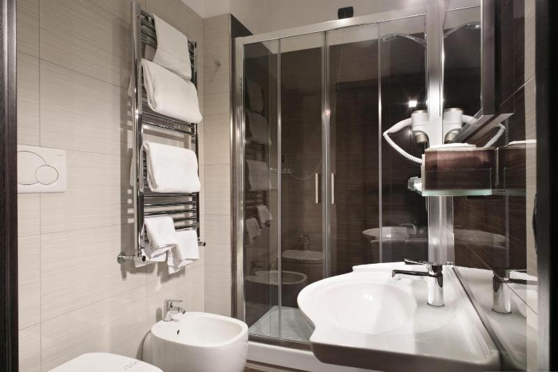 Double Room image 3