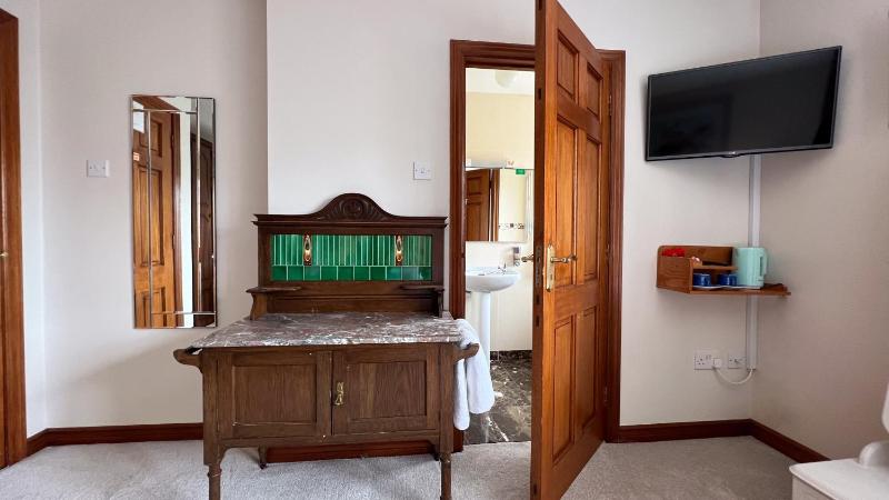 Comfort Triple Room with Shower image 3