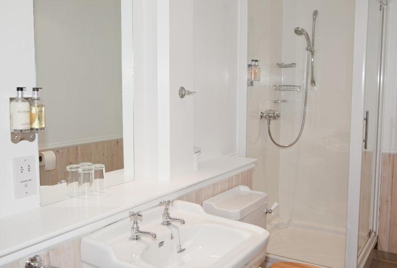 Superior Double Room 1 image 3
