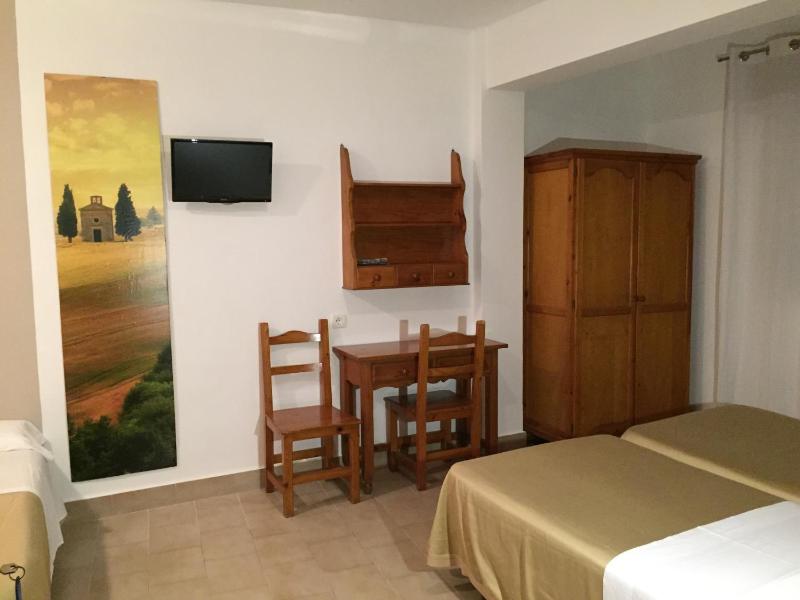 Quadruple Room with Sea View image 4