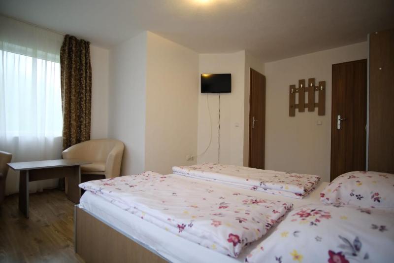 Double Room with Balcony image 3