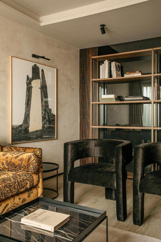 Diamond Suite Double with terrace city view and separate living room image 4