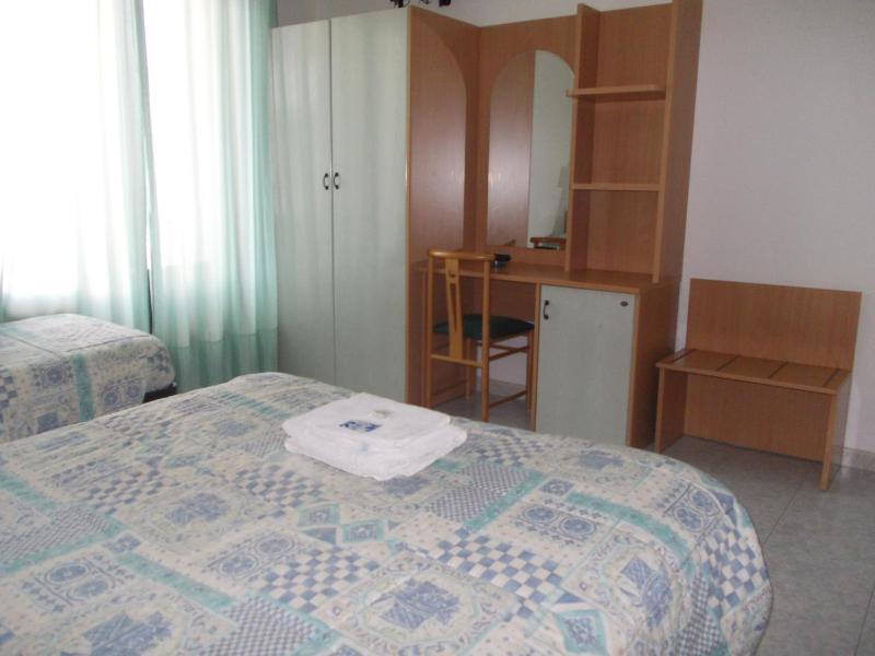 Triple Room with Private Bathroom image 1