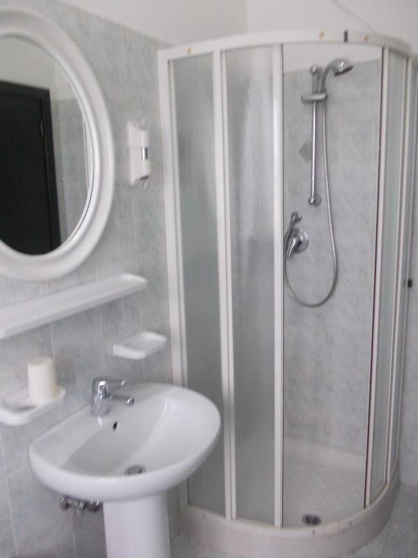 Triple Room with Private Bathroom image 3