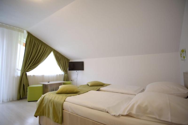 Double Room with Balcony image 4