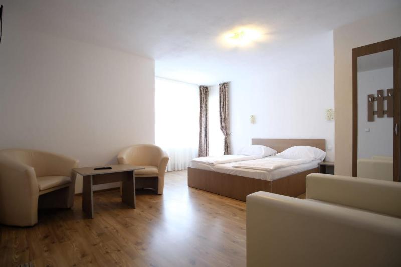 Triple Room with Balcony image 2