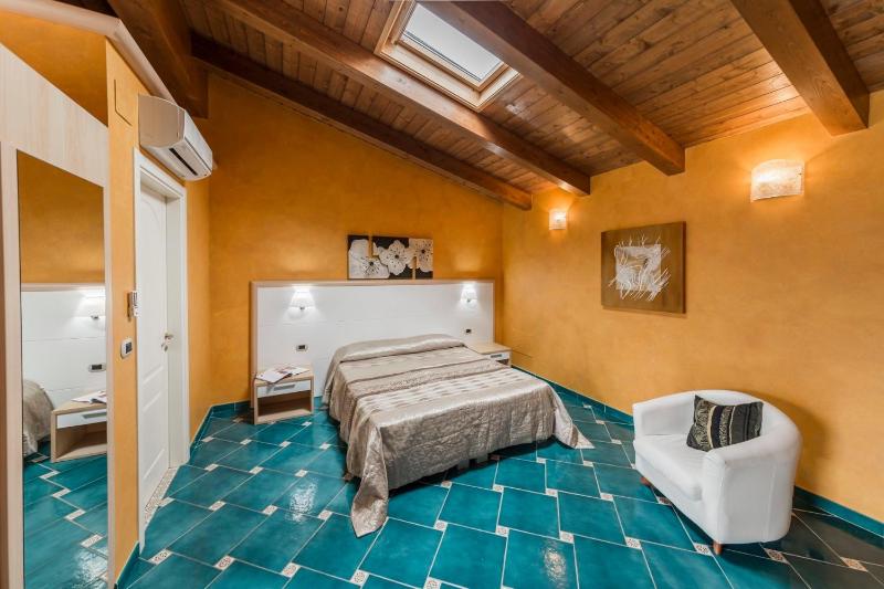 Large Double or Twin Room image 2