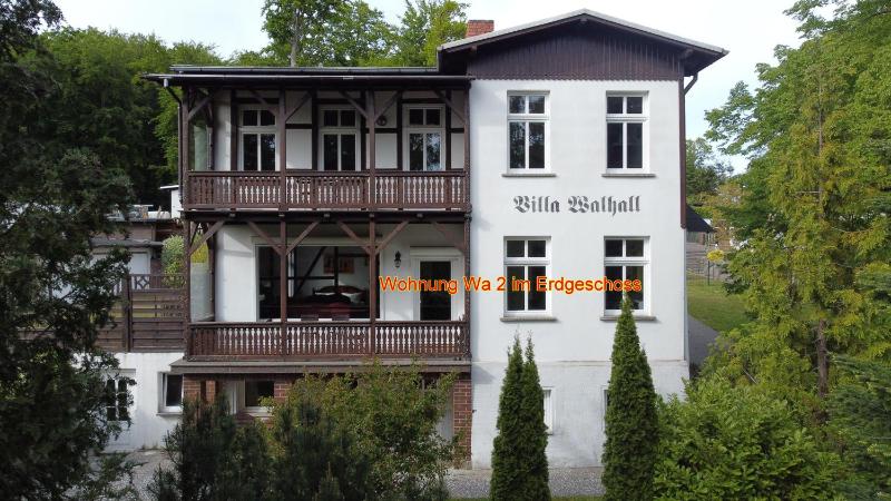 Grosse-Ferienwohnung-Wa2-100qm-im-Erdgeschoss-der-Villa-Walhall-in-einem-parkaehnlichen-Garten Images