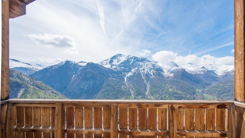 Apartment with Mountain View image 4