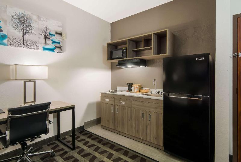  Queen Suite with Two Queen Beds - Non-Smoking image 2