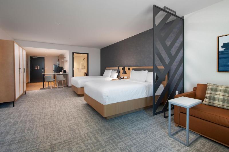 Studio with Two Queen Beds image 1