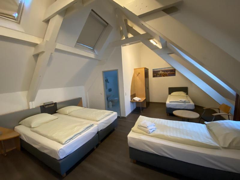 Quadruple Room image 4