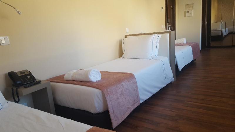 Standard Triple Room image 4