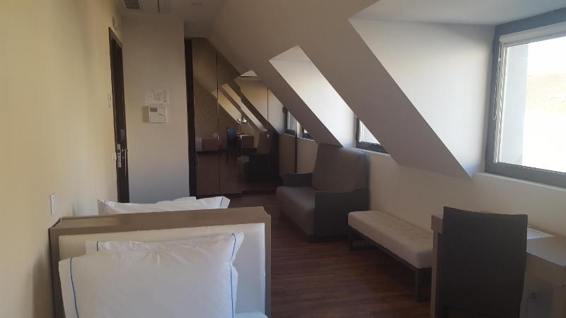 Standard Triple Room image 3