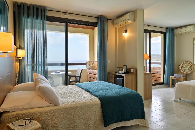 Family Room with Terrace and Sea View image 4