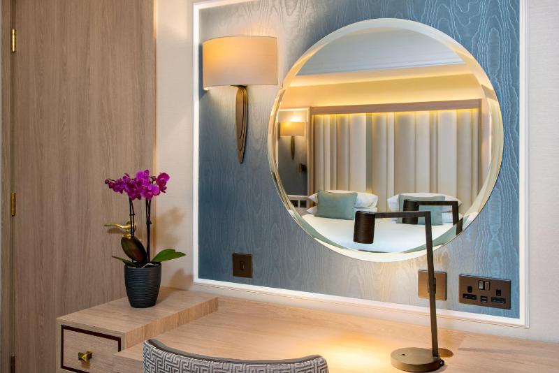 Deluxe Family Room image 4