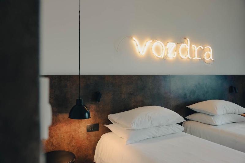 Standard Design Twin Room image 1