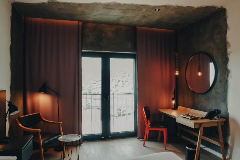 Standard Design Twin Room image 4